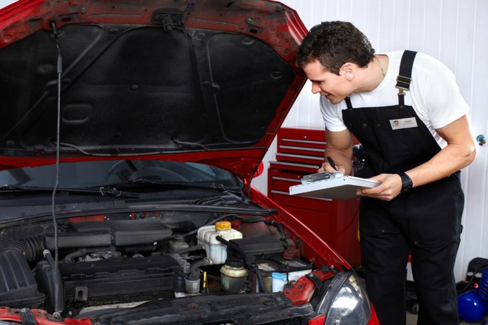 Tremaine's Auto Service logo