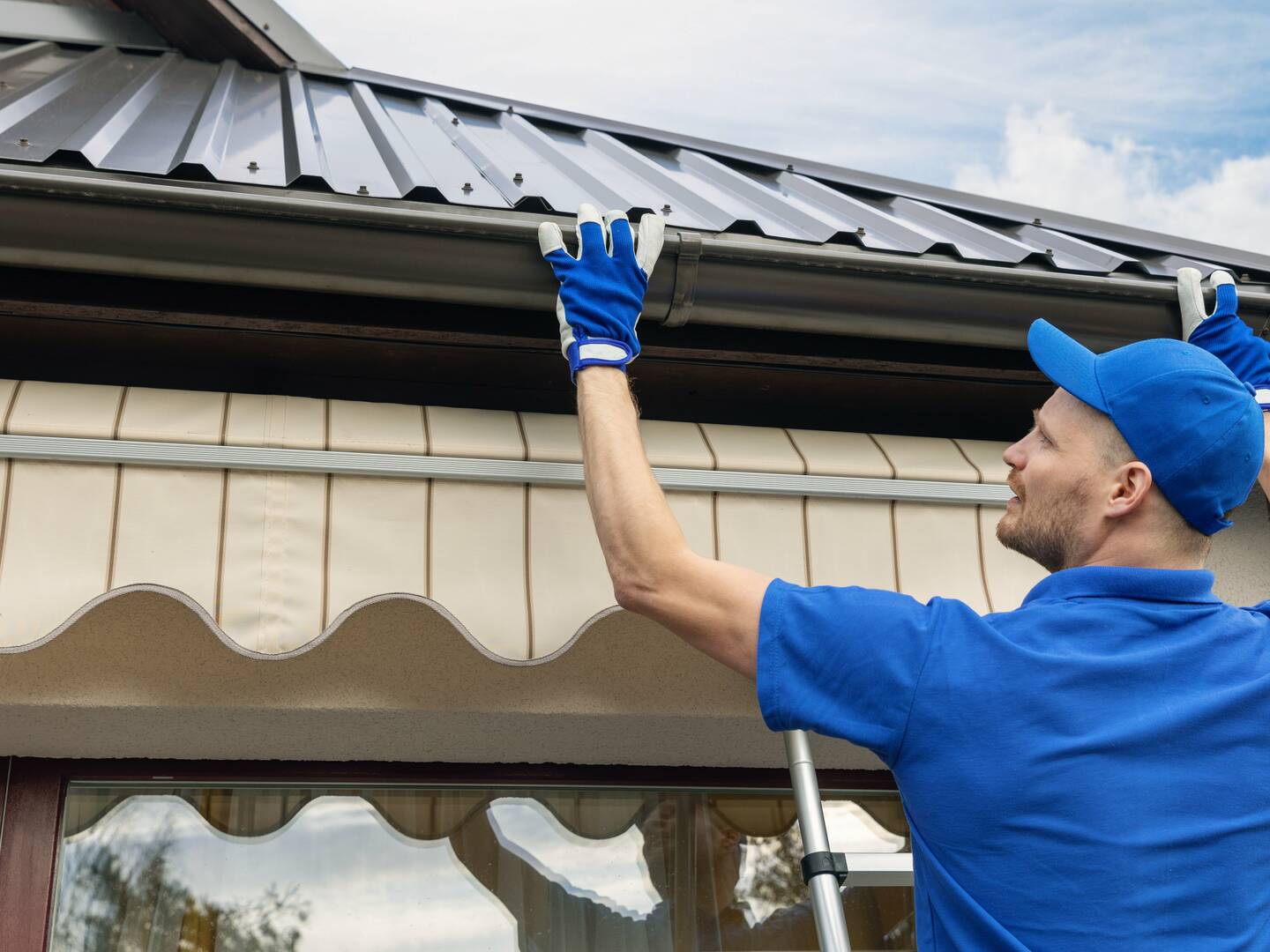 Washburn Roofing logo