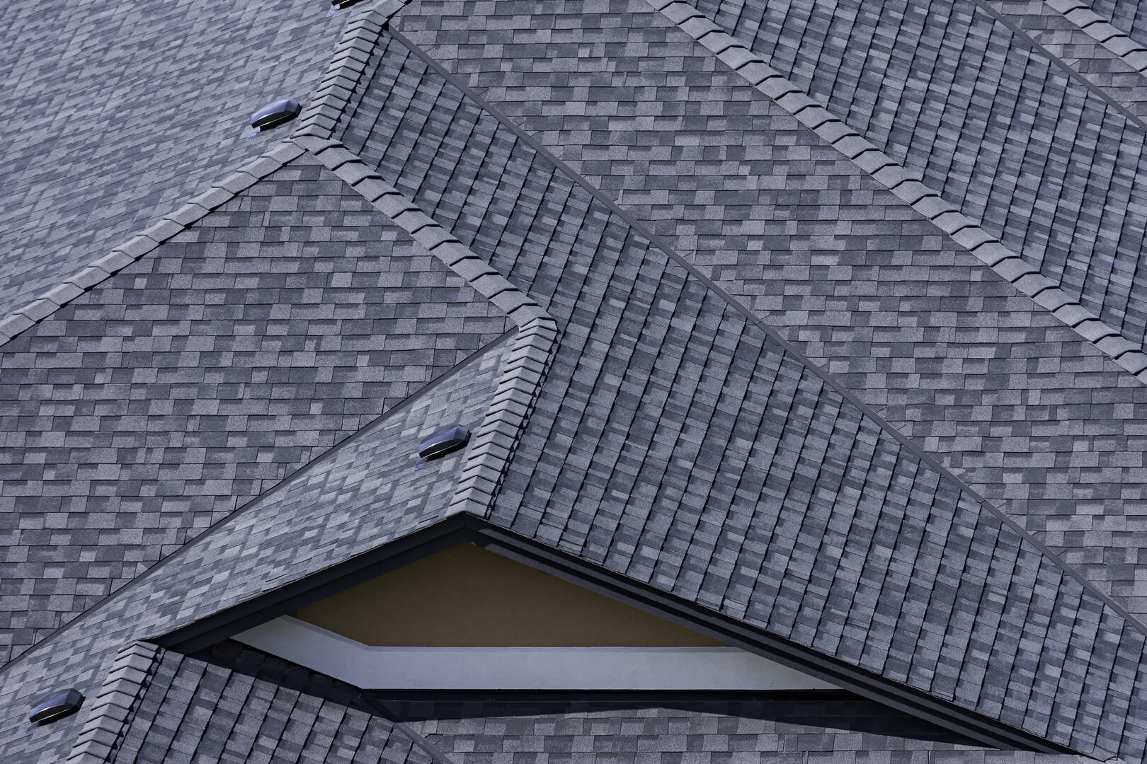 Toth Roofing logo