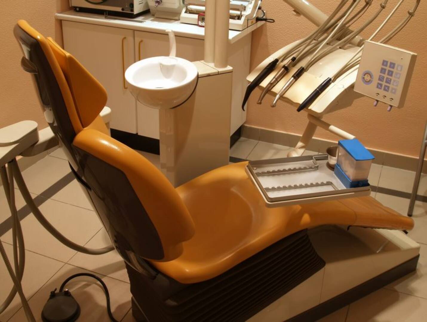 Glenmore Dental logo
